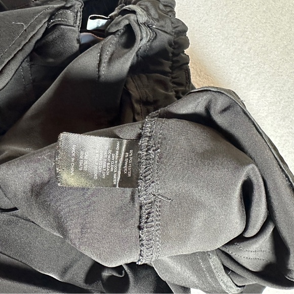 Joie Women’s 8 Black Wide Leg Satin Cargo Pants Luxe Dressy‎ Utility Style - Picture 6 of 8